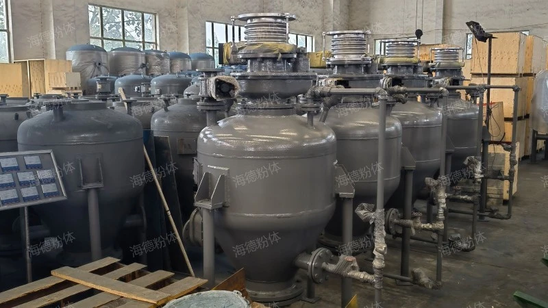 Large capacity powder conveying pump