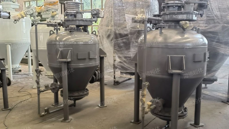 Continuous pneumatic conveying pump