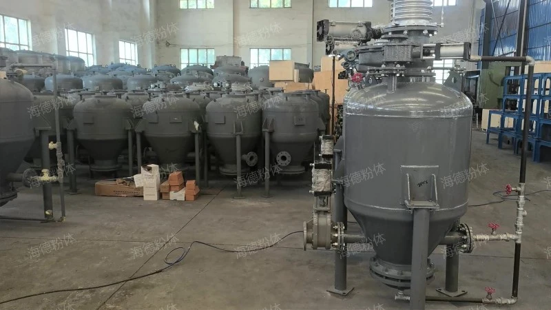 Continuous pneumatic conveying pump