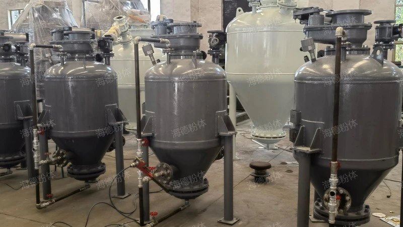 Continuous pneumatic conveying pump
