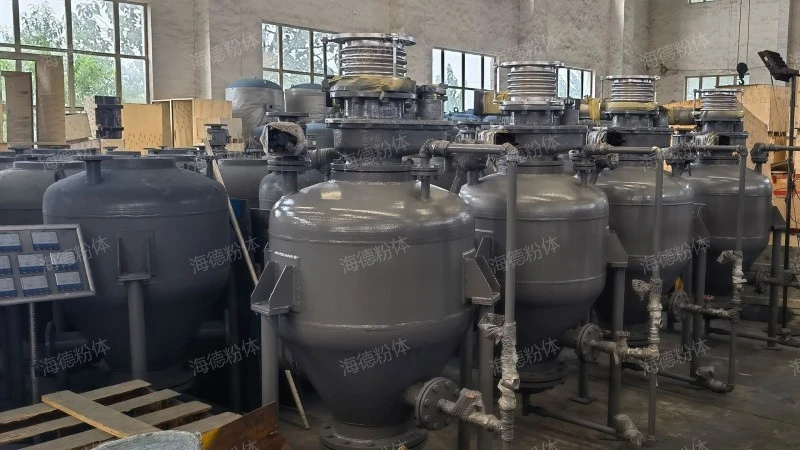 Weighing type bin type powder conveying pump