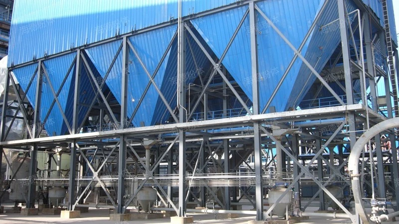 Upward blowing bin type powder conveying pump