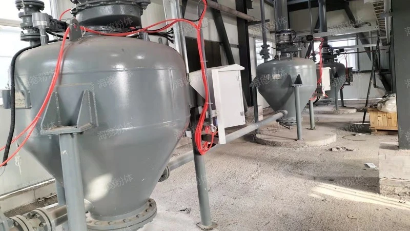 Weighing pneumatic conveying bin pump