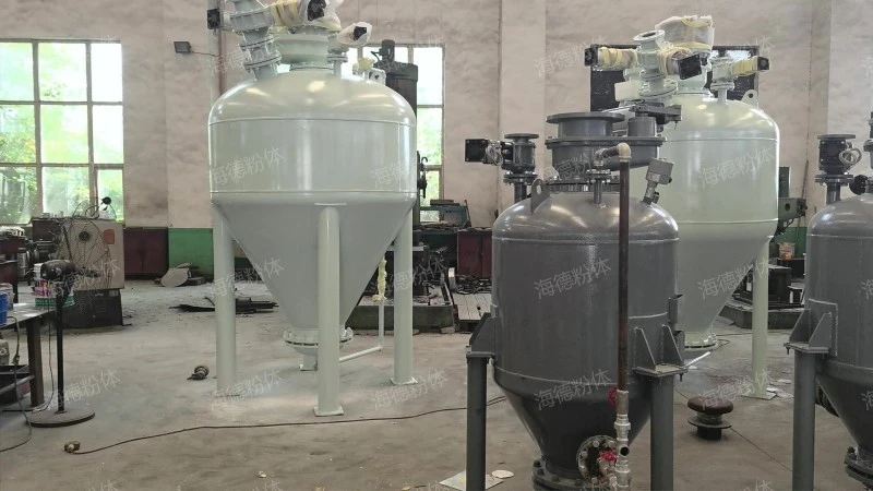 Weighing type bin type powder conveying pump