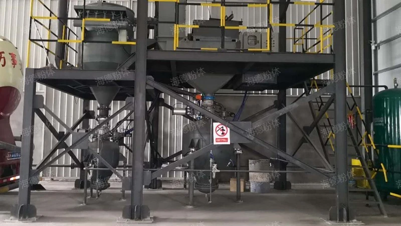 Weighing type bin type powder conveying pump
