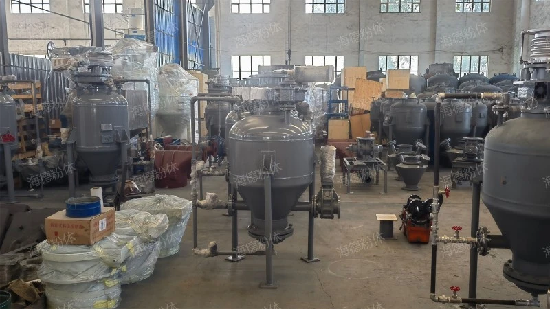 Upward pneumatic ash conveying bin pump