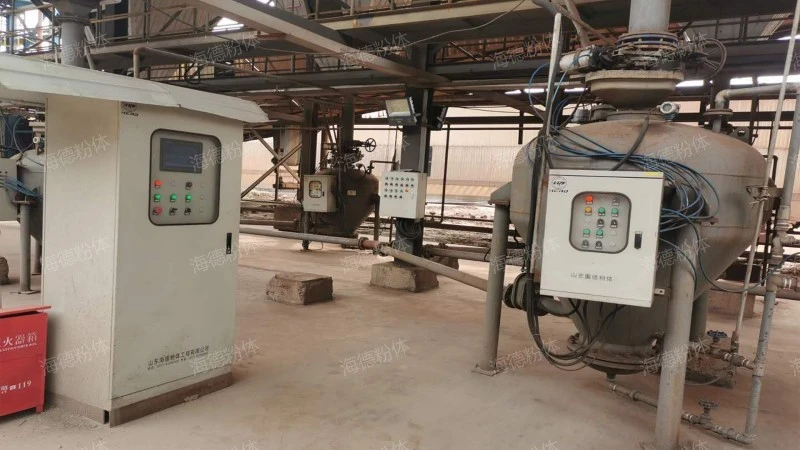 Pressure fed bottom conveying pump