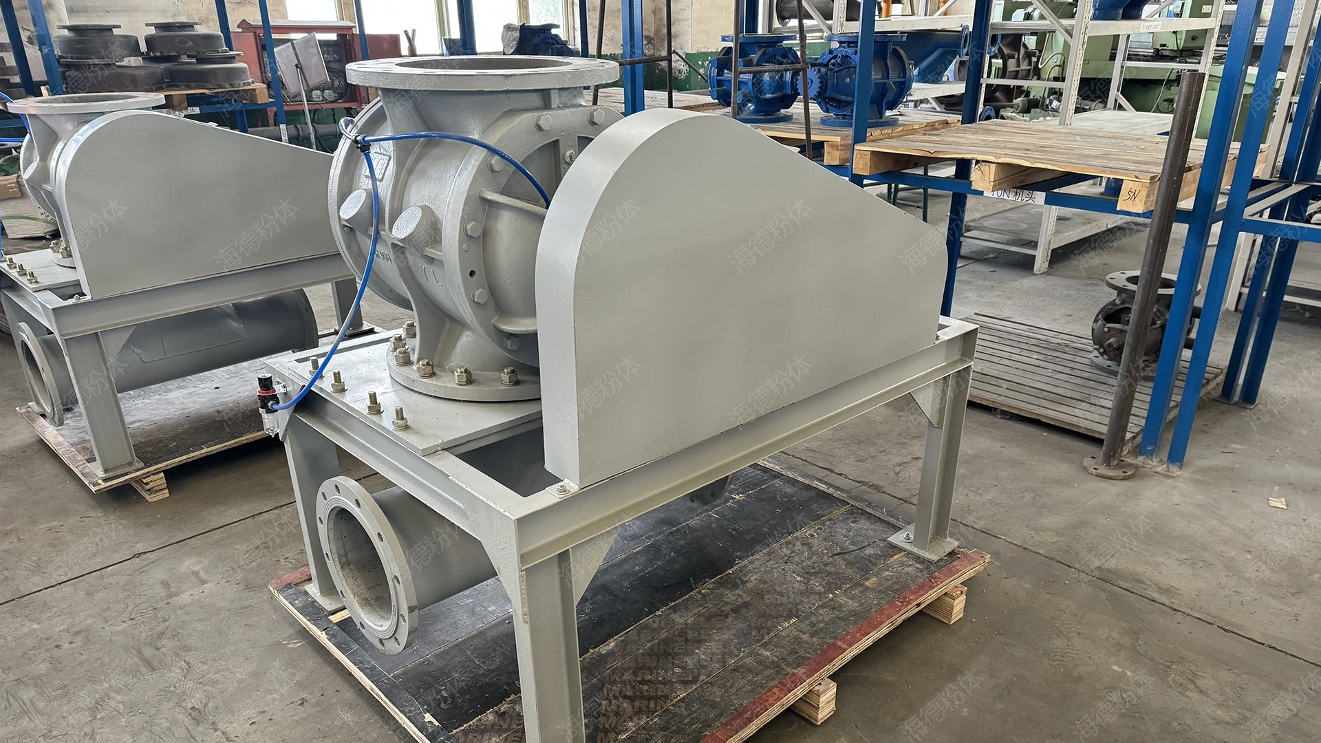 Cast steel unloader