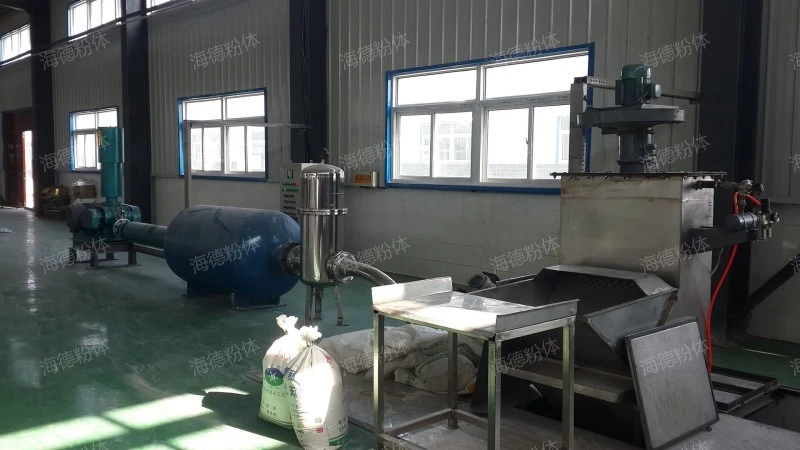 Calcium oxide dry powder pneumatic conveying system