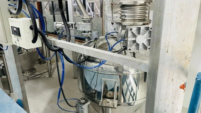 Insurance powder conveying